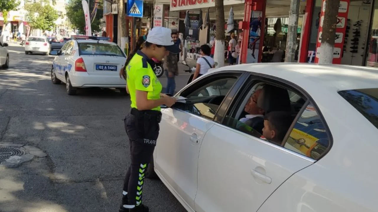 Adıyaman'da sürücülere trafik bilgilendirmesi -