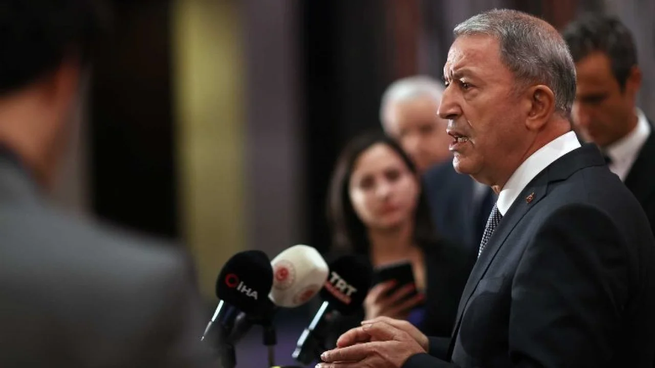 Bakan Akar'dan Yunanistan'a net mesaj: Yeni maceralara girmeyin! -