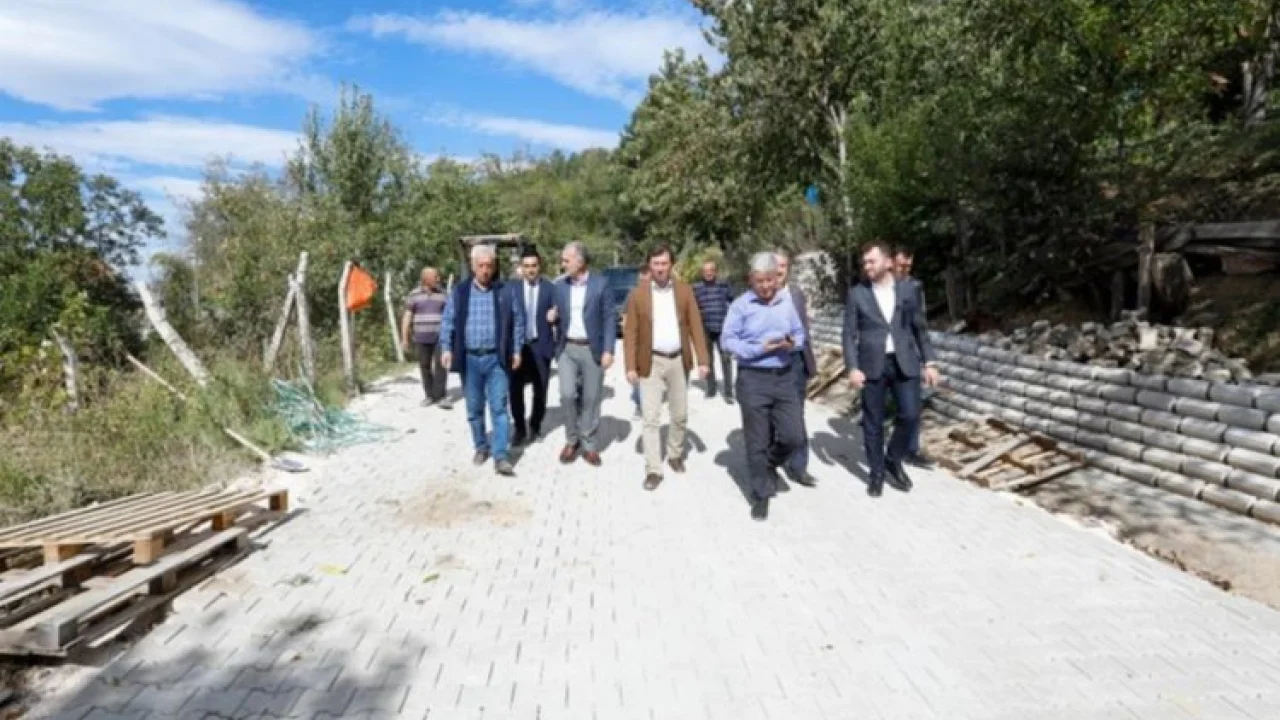 Bursa İnegöl'de kırsalda parke taş çalışmaları -