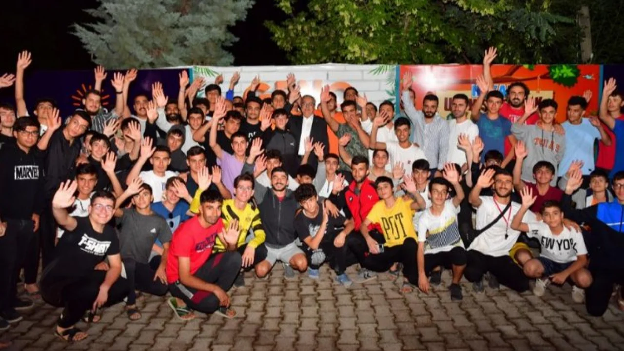 Diyarbakır'da 'Hazar Uyanış Gençlik Kampı'nda hem tatil, hem eğitim -