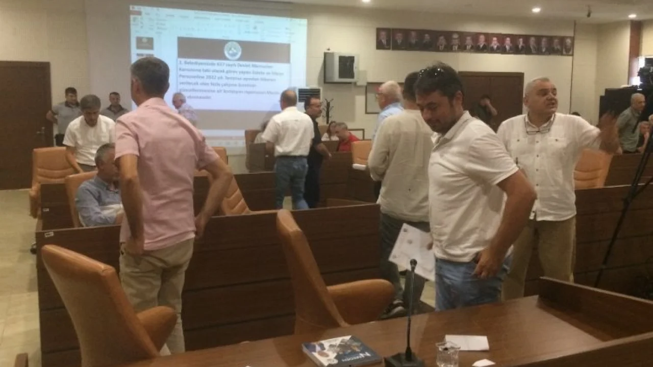 Edirne Keşan Meclisi karıştı!... Millet İttifakı üyeleri meclisi terk etti! -
