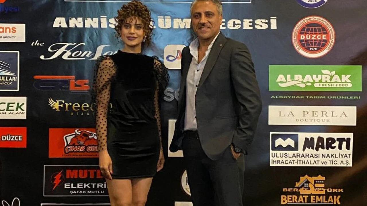 Film için saçlarını pembeye boyattı! -