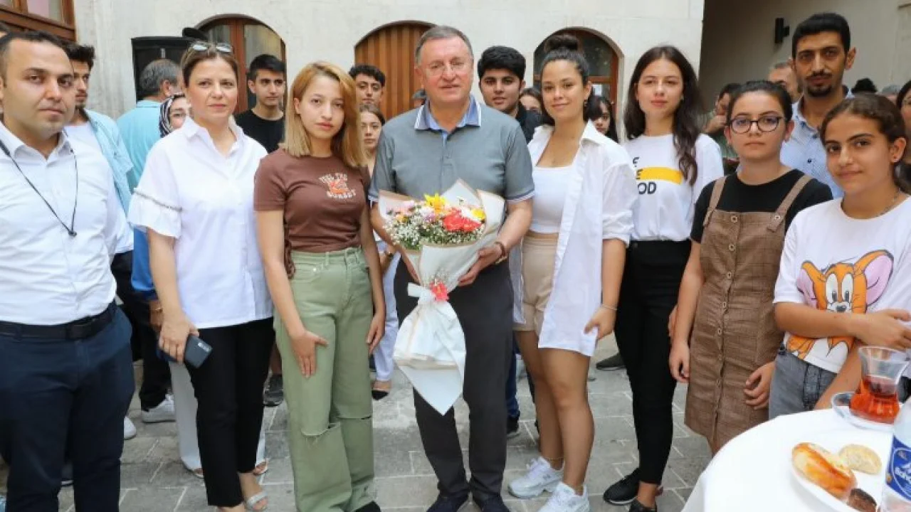 Hatay Büyükşehir'le sınava hazırlanan öğrenciler şehrin gururu oldu -