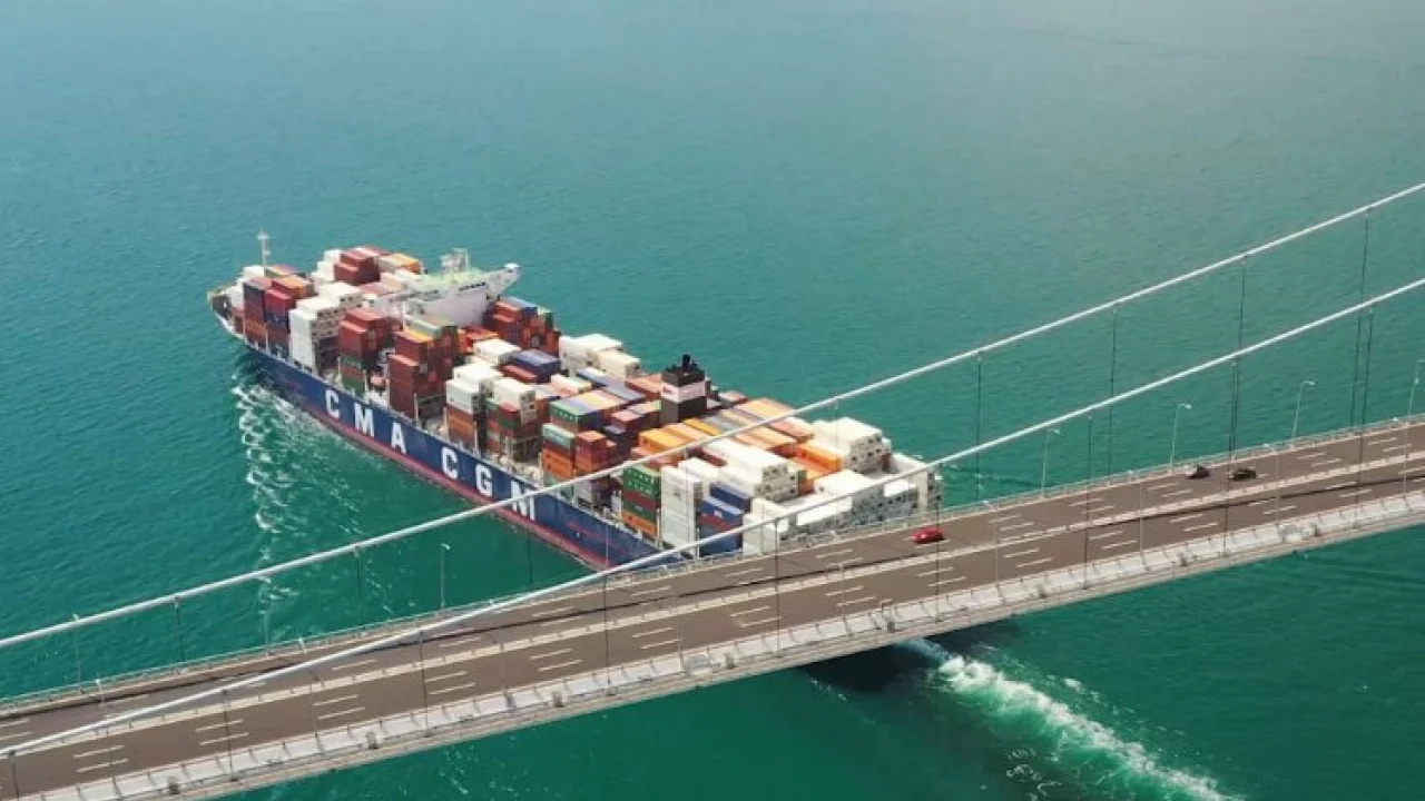 İstanbul Boğazı'ndan az gemiyle fazla yük taşındı! -