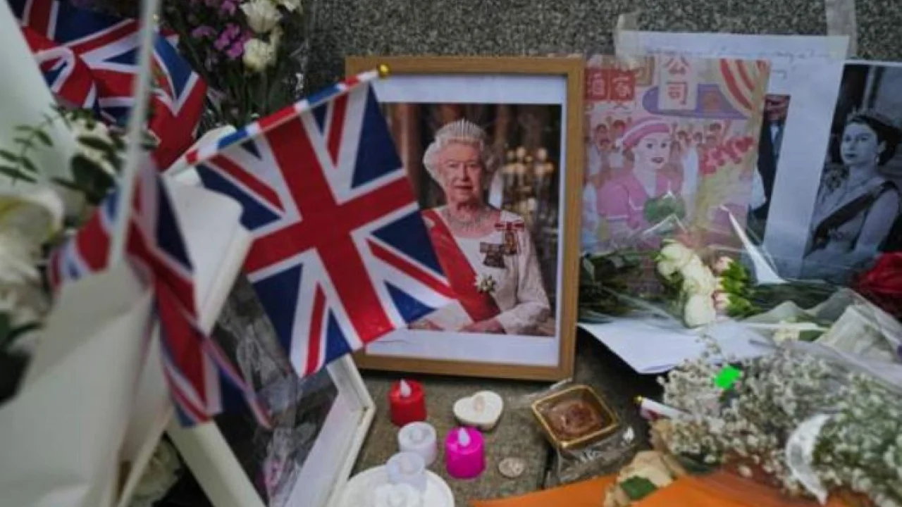 Kraliçe 2. Elizabeth'in cenazesi İskoçya yolunda -