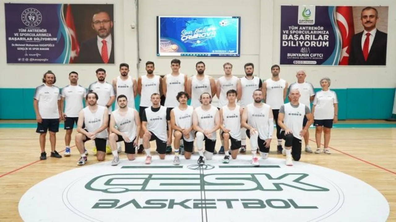 Şampiyon sahaya indi