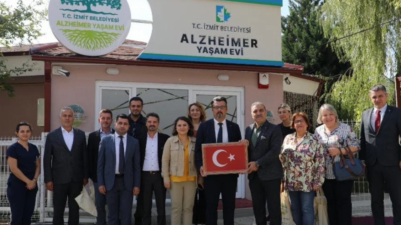 DEVA Partisi Kocaeli'de Alzheimer Yaşam Evi’ni gezdi -