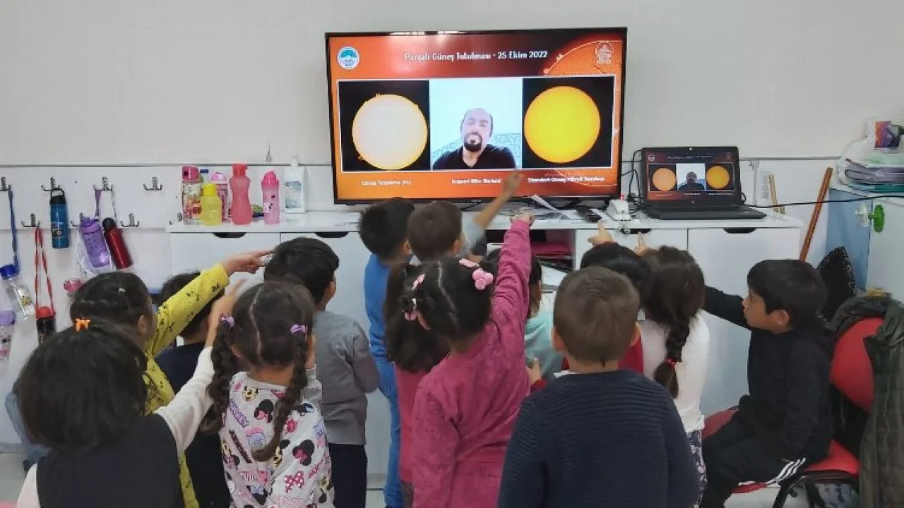 Kayseri Bilim Merkezi 'Güneş Tutulması'nı canlı yayımladı -