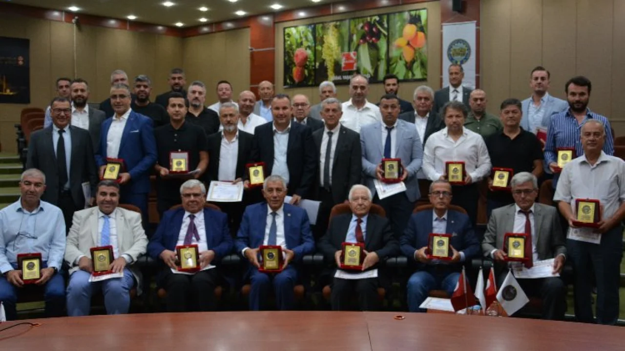 Manisa Salihli'de TSO Meclisi'ne plaketli hizmet teşekkürü -