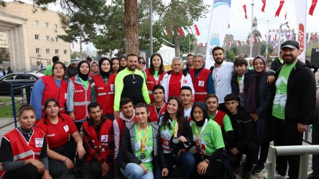 Memduh Büyükkılıç'tan 'Yarı Maraton' teşekkürü -