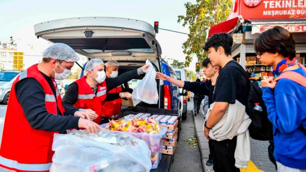 Menü 4 çeşide çıktı, öğrenciler bayram ediyor -