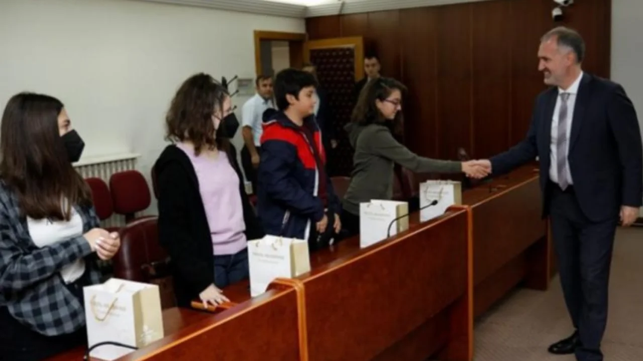Üç ülkeden gelen misafir öğrenciler Bursa İnegöl'e hayran kaldı -