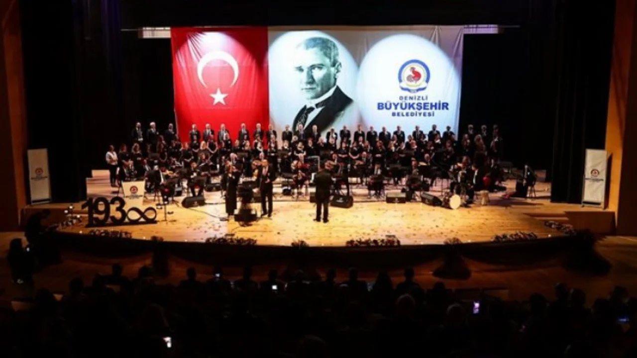 160 kişilik dev koro Ata'sı için sahnede -