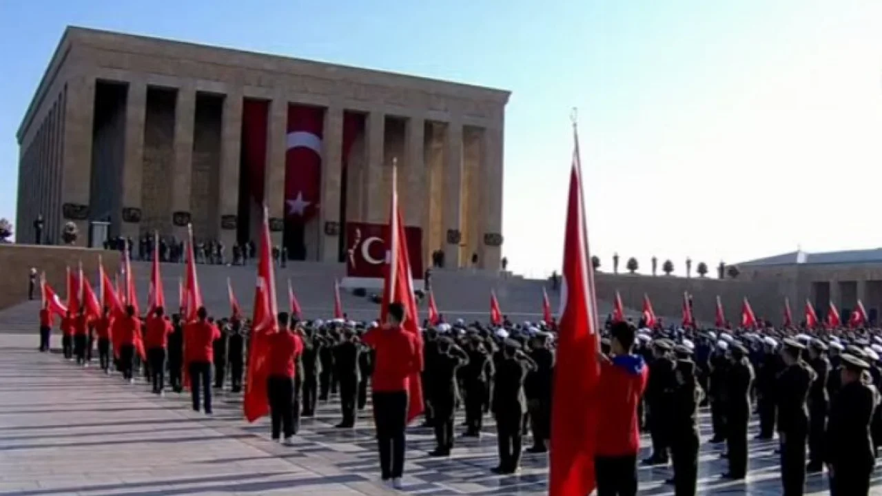 Devlet erkanı Anıtkabir'de Ata'sını andı -