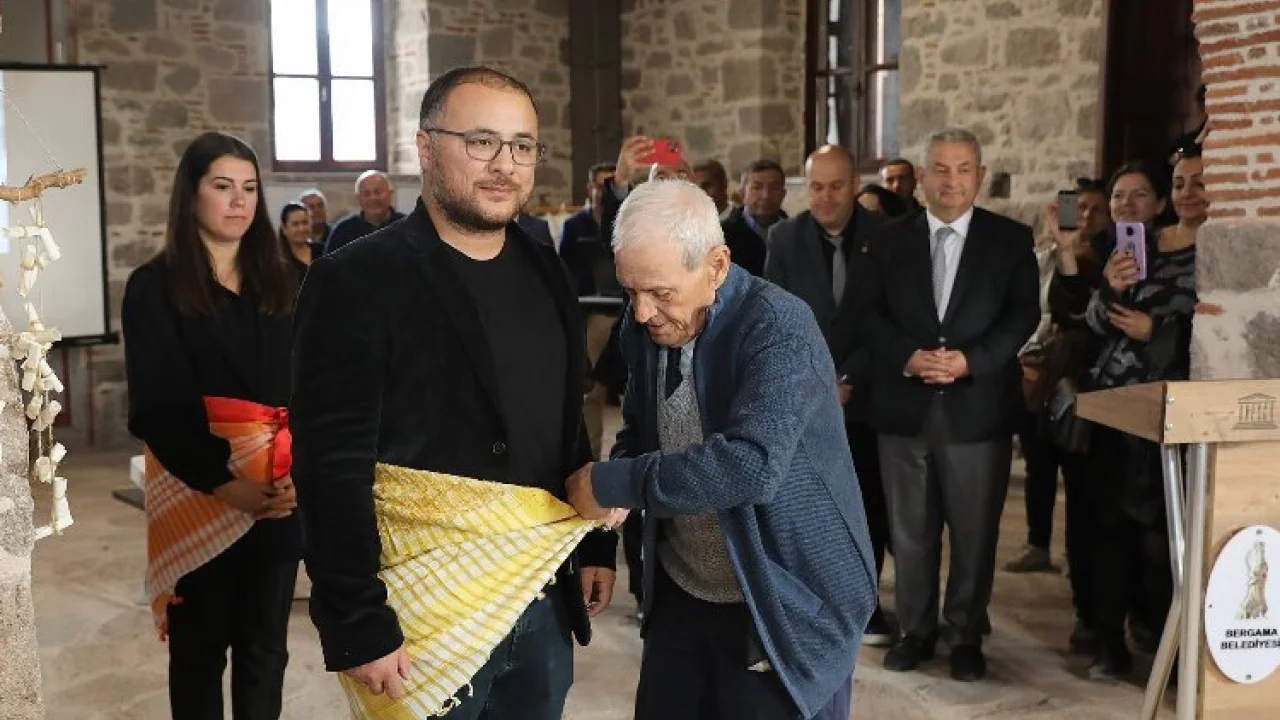 İzmir Bergama'da peştemal kuşandılar -