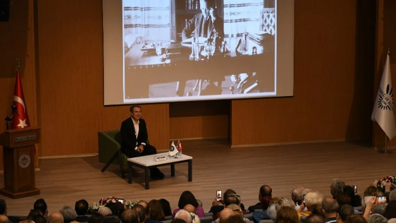 İzmir Karabağlar'da Sinan Meydan'dan 'Atatürk'ü Anlamak' söyleşisi -