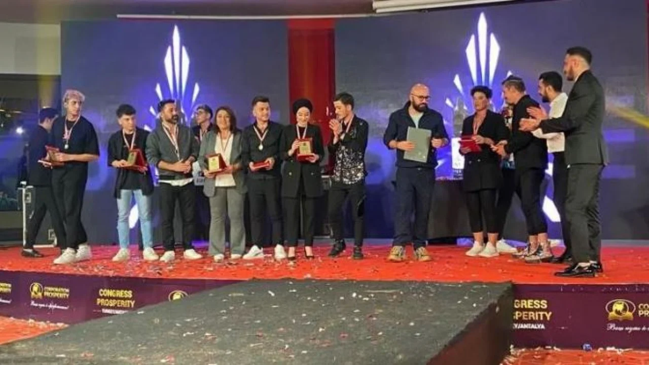 Kocaeli’li Kuaför Antalya’da Birinci Oldu