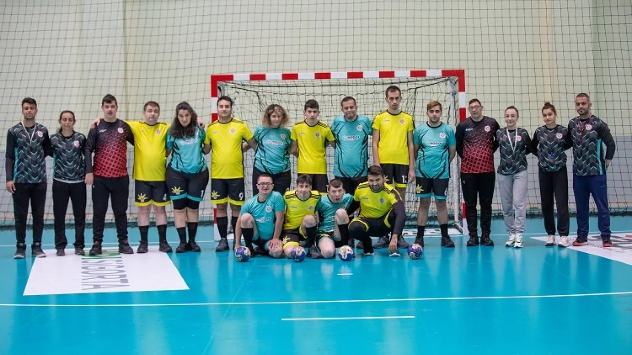 Manisa Otizm Hentbol Takımı, THF'nin konuğu oldu -