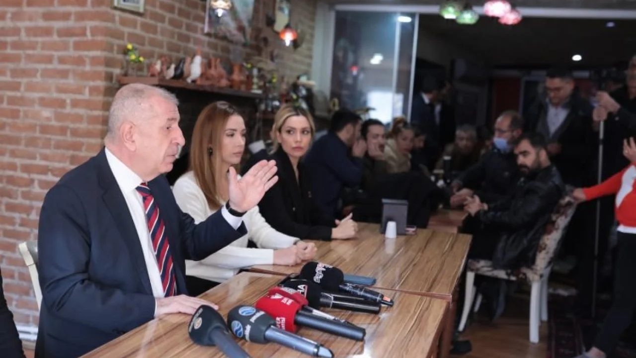 Özdağ'dan Davutoğlu'na 'korkak' iddiası! -