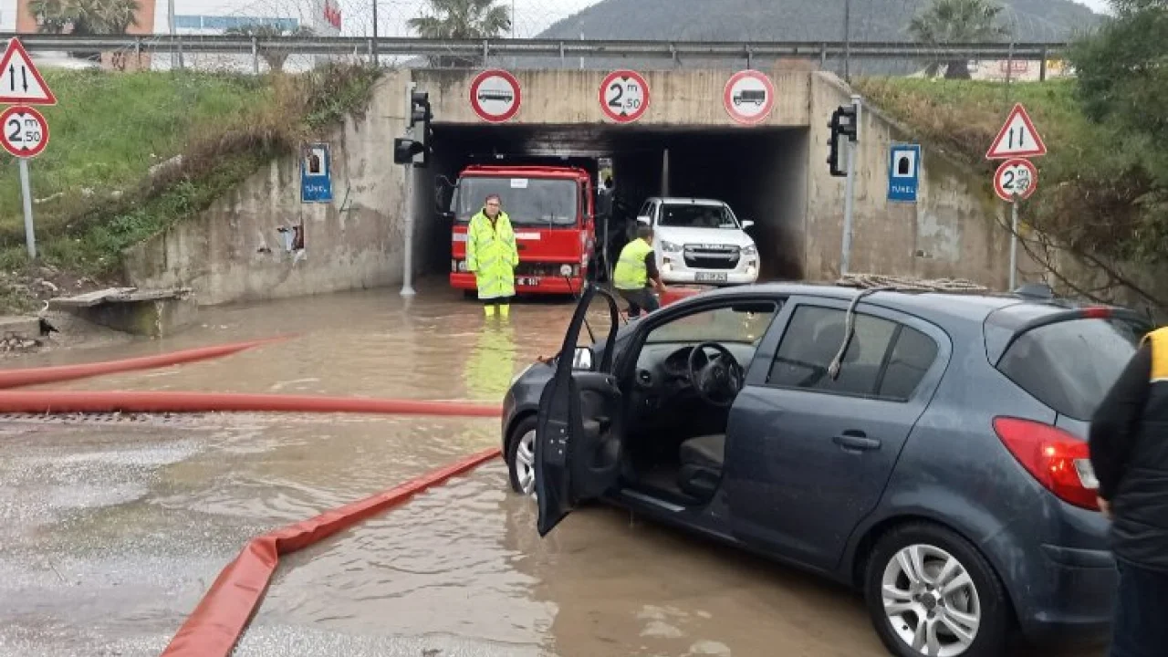 İzmir Büyükşehir'den sel açıklaması: Yaşam olumsuz etkilenmedi -