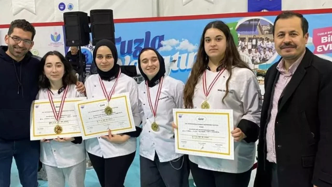 Kocaeli Gölcüklü liseliler Gastronomi Festivali'nden ödülle döndü -