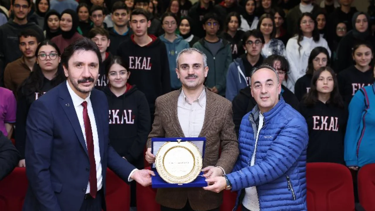 Çayırova'da Başkan Çiftçi'den öğrencilere altın öğütler -