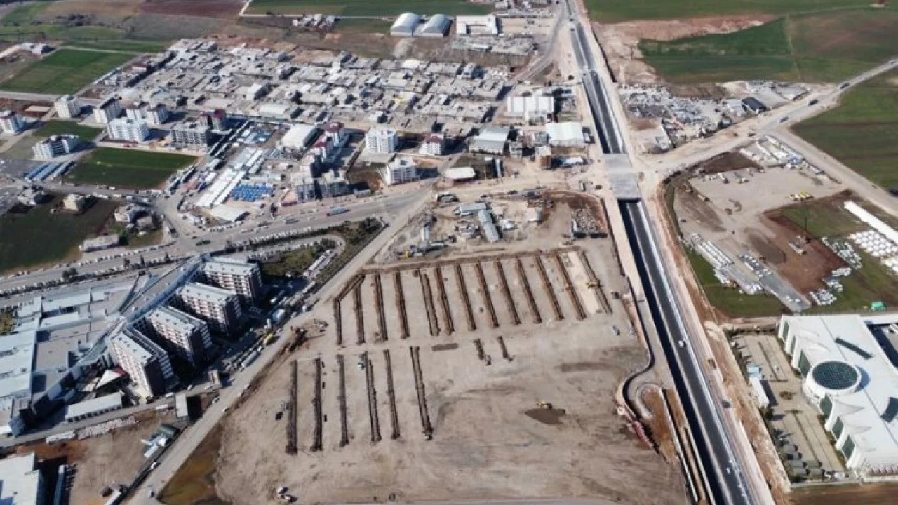 Bakanlar 'Ekşioğlu Vakfı Konteyner Kenti'ni inceledi -
