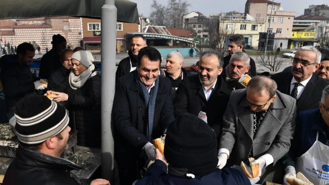 Bursa Osmangazi’de 1 tonluk hamsi festivali -