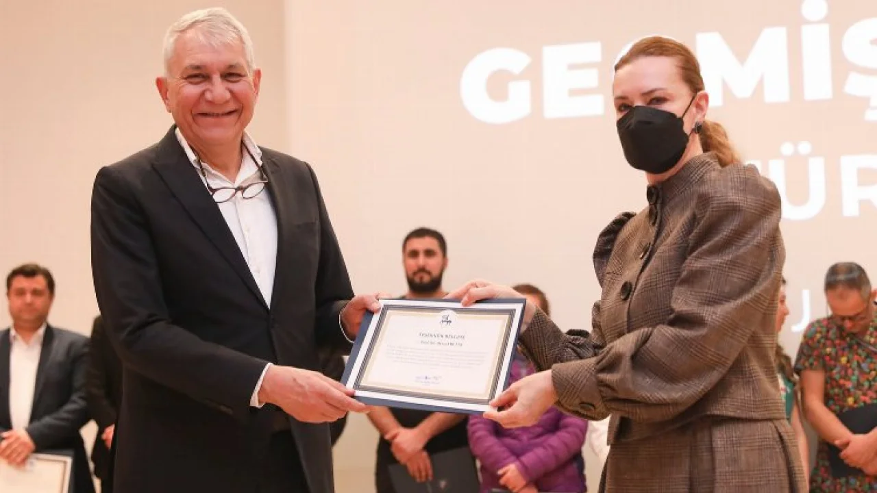 Deprem bölgesinden dönen DEÜ ekibine teşekkür belgesi -