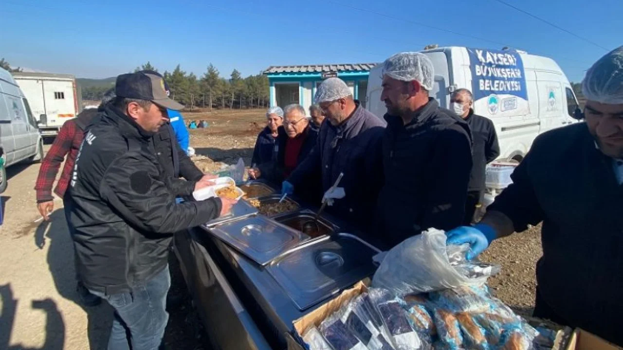 Kayseri Büyükşehir'den deprem bölgesine 'sıcak' destek -