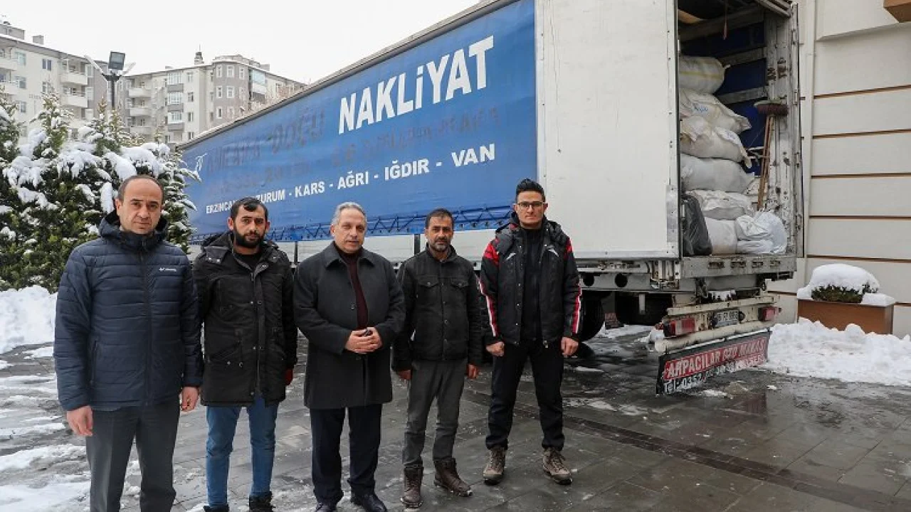 Kayseri Talas'tan yardım TIR'ı -