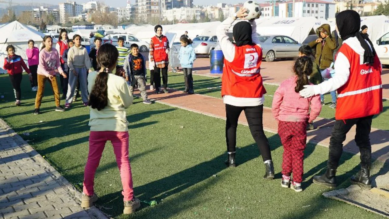 Kızılay'dan afet bölgelerinde 'çocuk dostu' hizmetler -