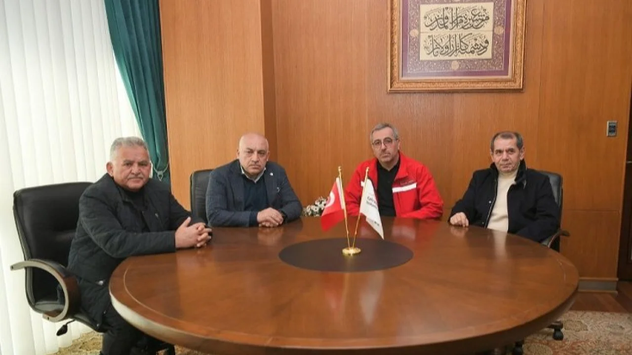 Memduh Büyükkılıç futbol aktörleriyle buluştu -
