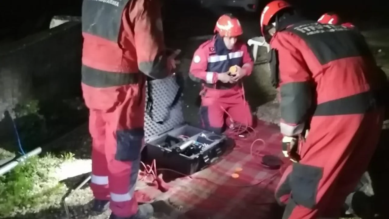 Muğlalı ekipler Hatay’da bir aileyi daha sağ çıkardı -