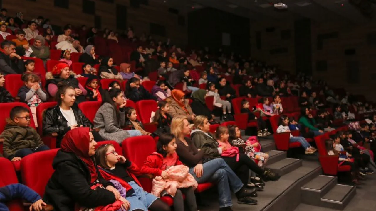 Bursa Gürsu'da ücretsiz sinema ve tiyatro keyfi -