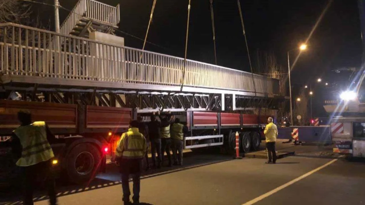 Eskihisar Feribot Yolu üstgeçidi yenileniyor -