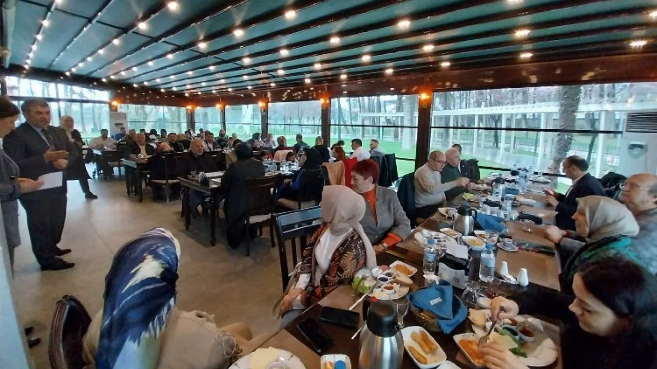 Gölcük'te Başkan Sezer afet bölgesindeki çalışmaları anlattı -