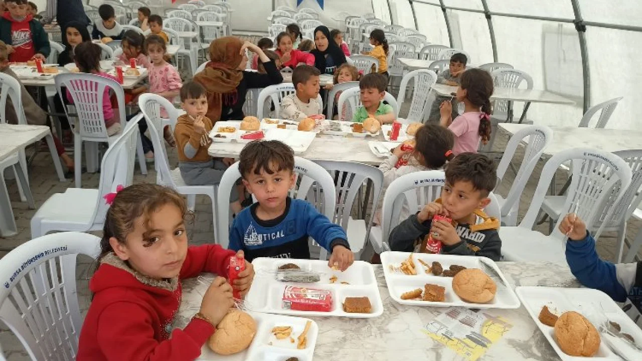 Hataylı çocuklara Bursa'dan tekne orucu -