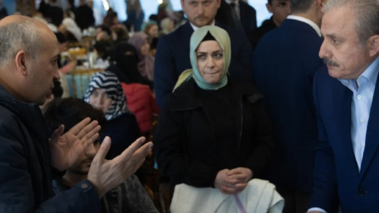 Meclis Başkanı Şentop, depremzedelerle İstanbul'da buluştu -