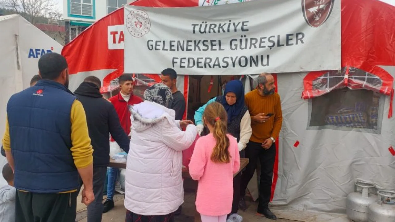 Türkiye Geleneksel Güreşler Federasyonu'ndan deprem mesaisi -