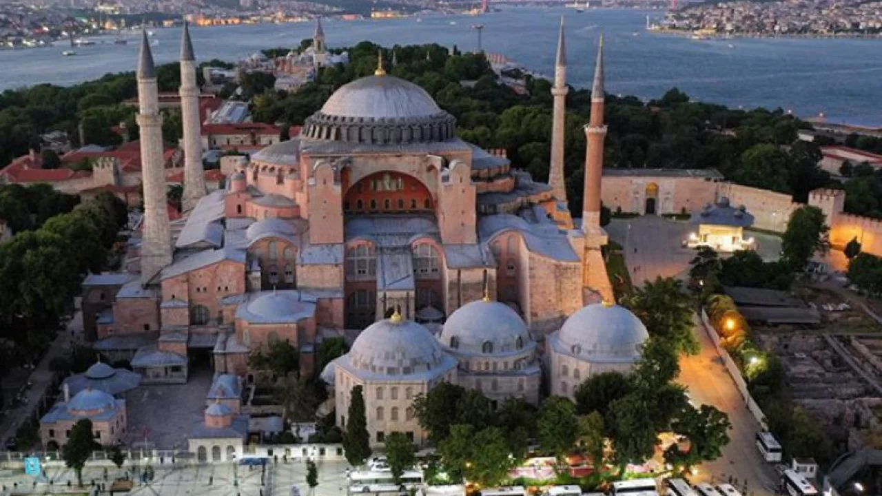 Ayasofya-i Kebir Camii 6 saat ibadete ara verecek -