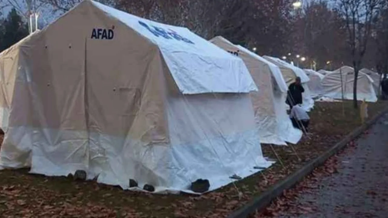 Diyarbakır'da 942 çadır depoya kaldırıldı -