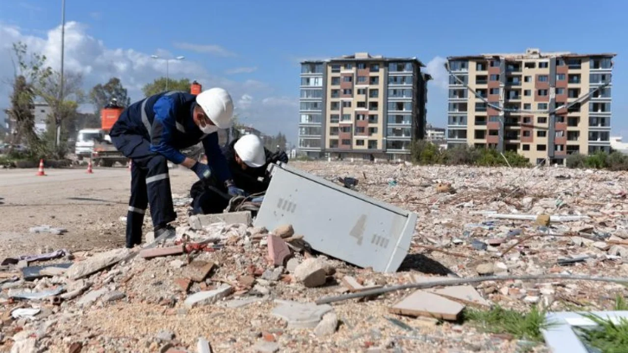 Enerjinin kahramanları UEDAŞ afet bölgesinden elini çekmiyor -