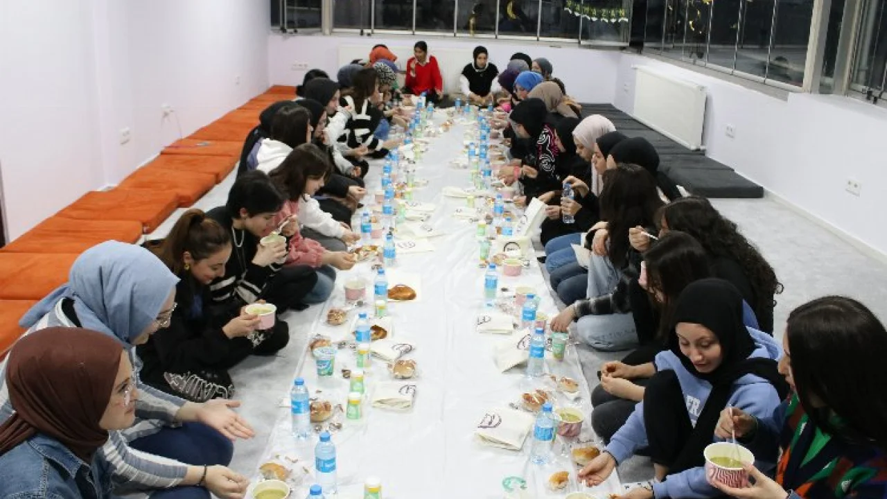 Konya'da 'Medeniyet Akademileri'nde Ramazan ruhu -