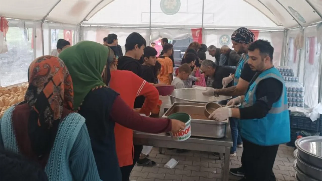 Manisa afetzedeleri sabah-akşam yanında -