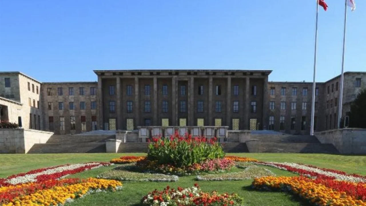 Seçim tatili öncesi TBMM'de son hafta -