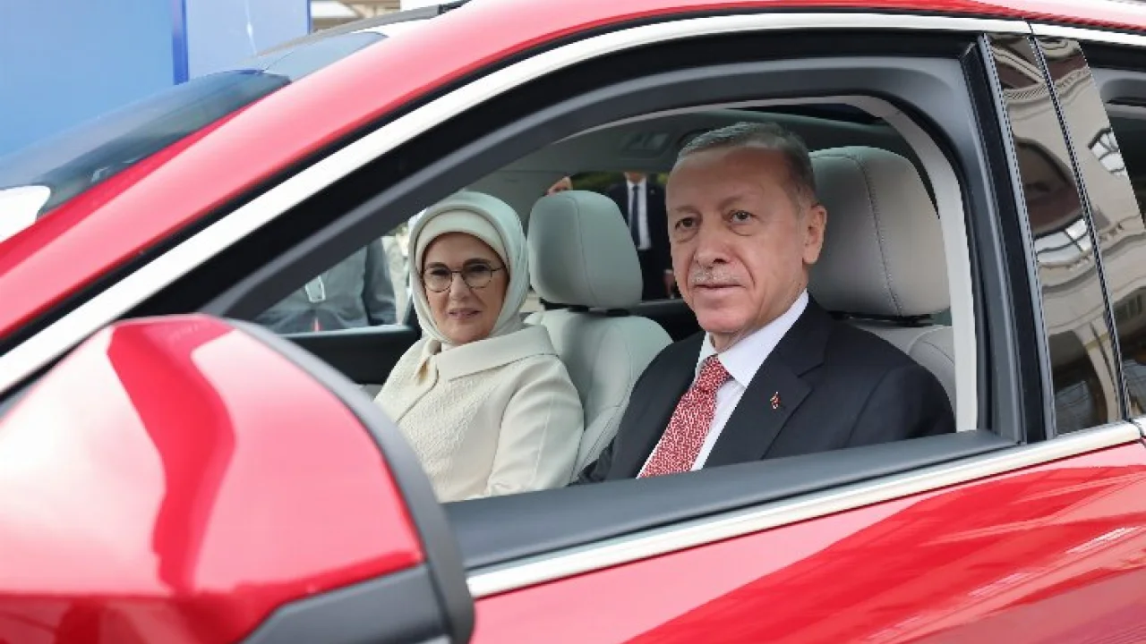 Togg'da ilk teslimat Erdoğan ailesine yapıldı... Bizde torpil yok! -