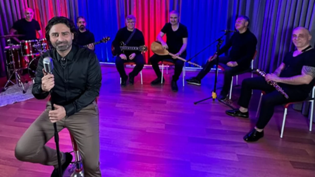 Ahmet Gültekin'den Kan Çiçekleri'ne Blues yorum -