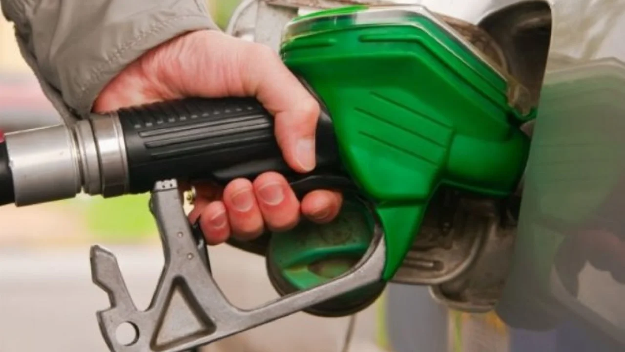 Benzine bir zam daha geliyor! -
