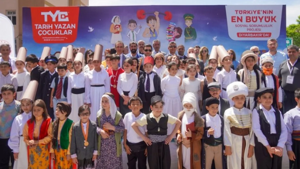Diyarbakır'da çocuklar 'tarih' yazdı -